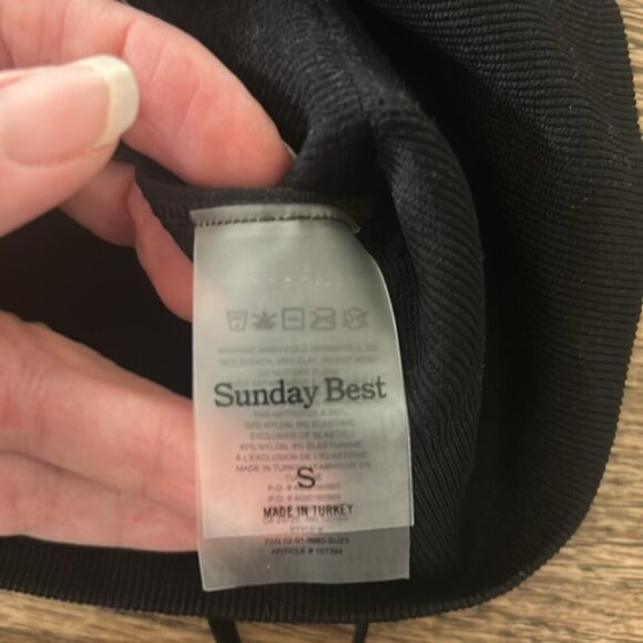 NEW ARITZIA SUNDAY BEST Toni seamless black bra small - Picture 6 of 11